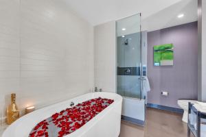 VDARA Beautiful suite on 22nd FLR Free Valet parking