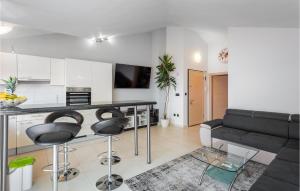 Cozy Apartment In Omisalj With Kitchen 