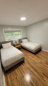 Large Vacation Home Villa- Pool, Indoor Hotub, Game Room, up to 25 guests