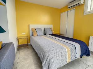 Appartements SUPERBE STUDIO HYPER CENTRE TOUT EQUIPE WIFI NETFLIX 2PERS : photos des chambres