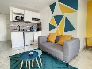 Appartements SUPERBE STUDIO HYPER CENTRE TOUT EQUIPE WIFI NETFLIX 2PERS : photos des chambres