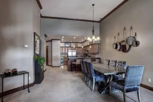 Crystal Peak Lodge 4 Bedroom Ski In, Ski Out Slopeside Condo At The Base Of Peak 7