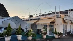 51381Leverkusen Ferienwo - Monteurwo - Bungalow - 6 Pers. - drei Zim je 2 Betten - löffelfertig -Zur Sonnenblume - Lippe