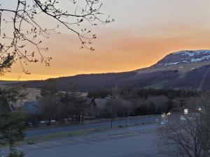 Appartements Super Besse 5/6 pers. Vue sur les monts du cantal : photos des chambres