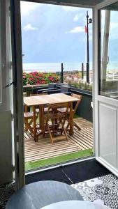 Appartement FACE MER accès direct plage