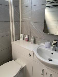 265 Belle Aire, Modern Property