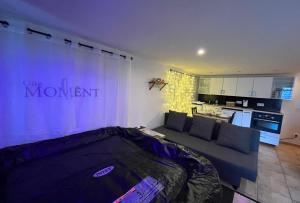 Gîte romantique avec jacuzzi privatif ambiance loveroom