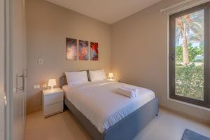 Light-Filled 4-Bedroom Villa in Tawila, El Gouna. Jacuzzi & Lagoon