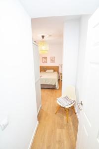 City apartment with workspace, rooftop & parking