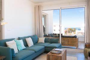 Sea Breeze, large apartment with workspaces & a great view