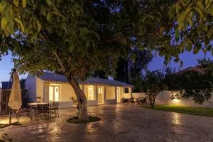 Walnut House - Peaceful Private Garden - Mantoúkion