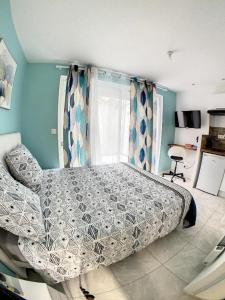 Appartements STUDIO COSY GARE AMIENS TOUT EQUIPE WIFI NETFLIX 2PERS : photos des chambres