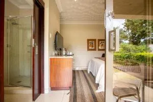 The Victoria Falls Deluxe Suites - Касане