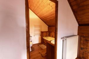Auberges Auberge des Calades : Chambre Quadruple avec Salle de Bains Privative