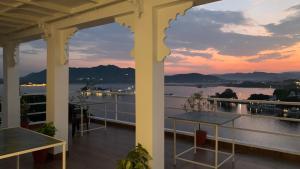 Peacock Guest House - Lake View Hotel In Udaipur