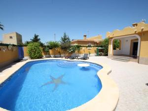 Agradable villa con piscina