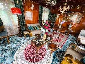 Heaven Breeze Group of Houseboats