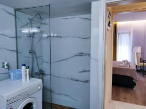 Luxury Suites with KING-SIZED bed