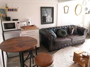 Appartements L'INTIMISTE a Saint Lo - Atypique - Studio Duplex Prive tout equipe - Gare - Centre - Parking gratuit - Entree autonome - Chambre en mezzanine - Wifi - Netflix - Lave-linge : photos des chambres