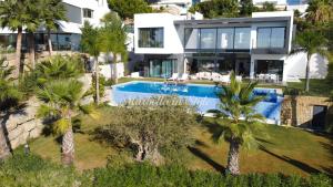 Villa Michaela moderna de súper lujo con piscina y vistas