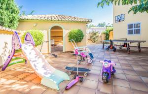 Agradable Villa junto al mar con piscina