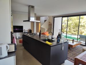 Contemporary california style property, Sleep 5