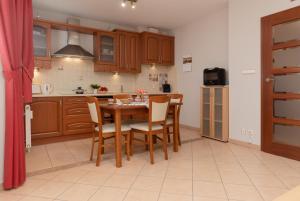 Pejzażowa Apartment Metro Wilanowska Mokotów by Noclegi Renters