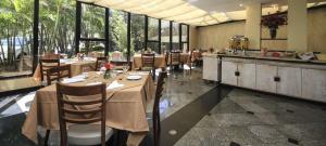 Flat Bienal Ibirapuera UH403