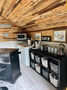 The Shed . A cosy, peaceful, 96% recycled, chalet.