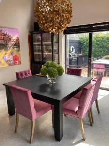 Koetshuis aan het water 3 bedroom villa