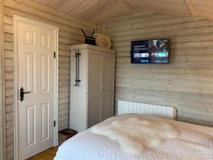 Adorable Cabin in the Countryside