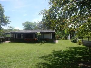 Beach House with a Pool-2mn walk to the beach