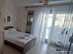 Promenade 3-Bedroom apartment with large balcony.