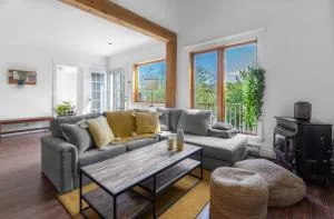 Chalet Le Cozy hot tub Lakeview beach access full of near by activities - Saint-Hippolyte