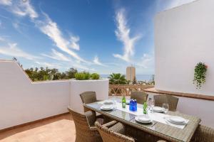 Beautiful views family townhouse steps from the BEACH