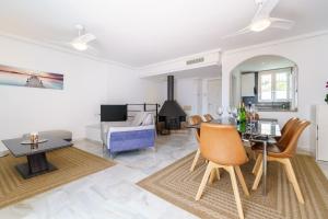 Beautiful views family townhouse steps from the BEACH
