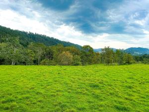 Alaia Casa de campo By Hospedify Para 4 personas, cerca del Río, Naturaleza, BBQ y terraza familiar