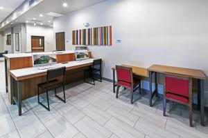 Holiday Inn Express & Suites - Houston - Downtown North by IHG