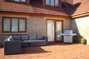 Luxury, Spacious Home with Private Driveway Beaches and Gower in close proximity