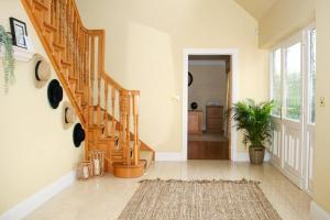 Luxury, Spacious Home with Private Driveway Beaches and Gower in close proximity