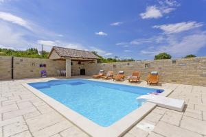Maslina in Popovići (Haus für 5-7 Personen)