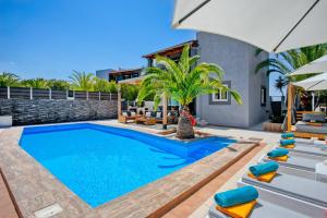 Villa Omega by Villa Plus