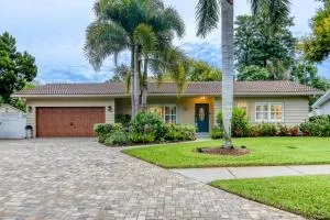 Sunny Highfield Drive - Four Corners