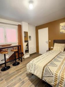 Appartements STUDIO HYPER CENTRE SAFARI TOUT EQUIPE WIFI NETFLIX 2PERS : photos des chambres