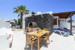 Villa Orzola by Villa Plus