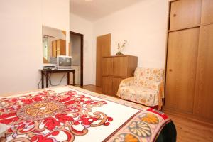 Apartments with a parking space Cres - 7984