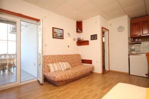 Apartments with parking space Preko, Ugljan - 8224