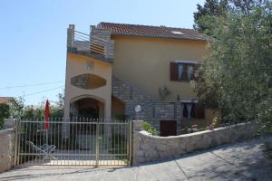 Apartments with a parking space Preko, Ugljan - 8428