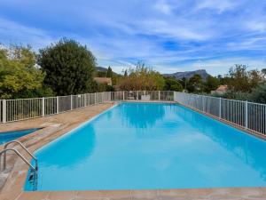 Maisons de vacances Classy Holiday Home with Swimming Pool Garden Tennis Court : photos des chambres