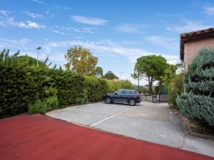 Maisons de vacances Classy Holiday Home with Swimming Pool Garden Tennis Court : photos des chambres